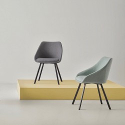 SILLA TAPIZADA LANNA CON LINEAS SIMPLES