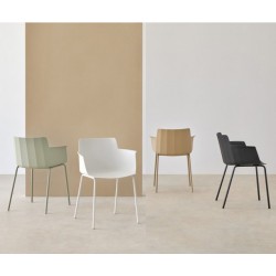 SILLA DOLLY DE POLIPROPILENO Y PATAS DE METAL