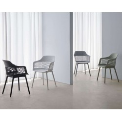 SILLA CON BRAZOS JAYDEN DE POLIPROPILENO