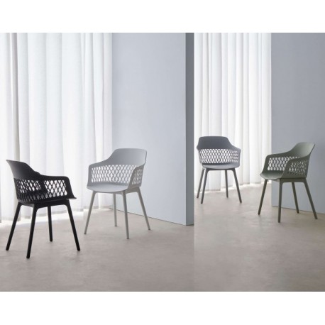 SILLA CON BRAZOS JAYDEN DE POLIPROPILENO