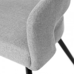 SILLA TAPIZADA KORA CON PATAS DE METAL NEGRAS