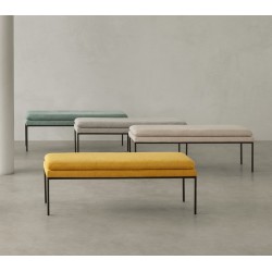 BANQUETA TAPIZADA TURIN CON PATAS DE METAL