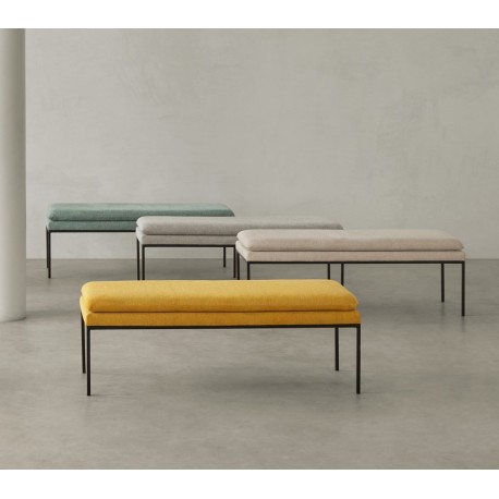 BANQUETA TAPIZADA TURIN CON PATAS DE METAL