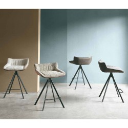 TABURETE GARY CON PATAS PIRAMIDALES