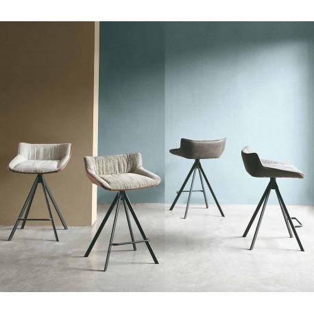 TABURETE GARY CON PATAS PIRAMIDALES