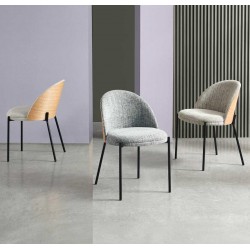 SILLA TAPIZADA CASANDRA CON RESPALDO DE MADERA