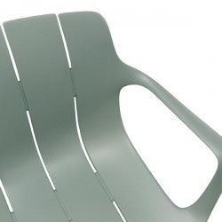 SILLA CON BRAZOS YAMAL CON PATAS DE METAL