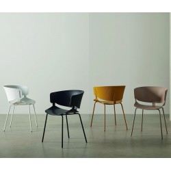 SILLA DE DISEÑO TAYLOR CON PATAS DE METAL