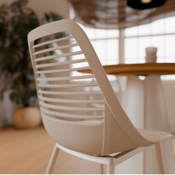 SILLA LEIA DE POLIPROPILENO Y PATAS DE METAL