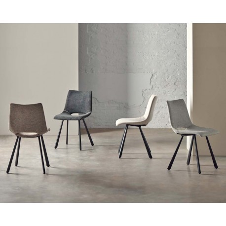 SILLA TAPIZADA BRIANA CON PATAS DE METAL