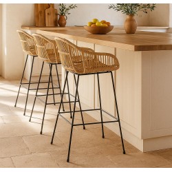 TABURETE CON BRAZOS GIAN DE RATAN TRENZADO