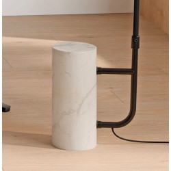 LAMPARA DE SUELO BEJIS CON BASE EN MARMOL