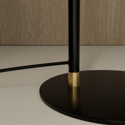 LAMPARA DE SUELO NACIA DE METAL NEGRO