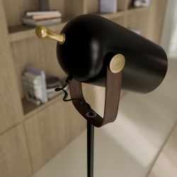 LAMPARA DE SUELO NACIA DE METAL NEGRO