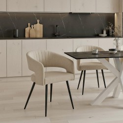 SILLA TAPIZADA KORA CON PATAS DE METAL NEGRAS