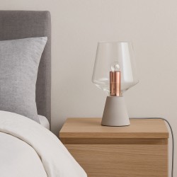 LAMPARA DE SOBREMESA AINA CON BASE DE CEMENTO