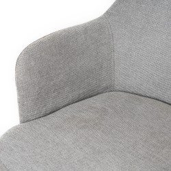 SILLA CON BRAZOS ABIGAIL CON PATAS DE DISEÑO