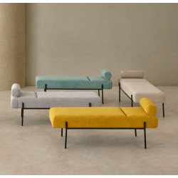 BANQUETA TAPIZADA EDIMBURGO CON PATAS DE METAL