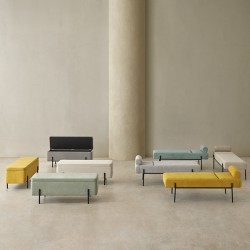 BANQUETA TAPIZADA EDIMBURGO CON PATAS DE METAL