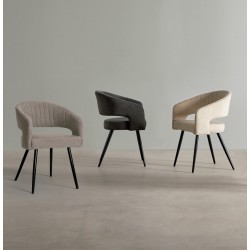 SILLA TAPIZADA KORA CON PATAS DE METAL NEGRAS