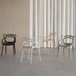 SILLA CON BRAZOS VICTORIA DE POLIPROPILENO