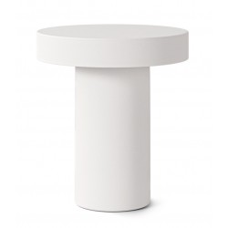 MESA AUXILIAR MIRKO DE CEMENTO GFRC CON ACABADO MATE PARA INTERIOR Y EXTERIOR