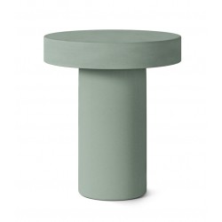 MESA AUXILIAR MIRKO DE CEMENTO GFRC CON ACABADO MATE PARA INTERIOR Y EXTERIOR