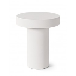 MESA AUXILIAR MIRKO DE CEMENTO GFRC CON ACABADO MATE PARA INTERIOR Y EXTERIOR