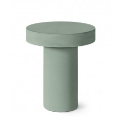 MESA AUXILIAR MIRKO DE CEMENTO GFRC CON ACABADO MATE PARA INTERIOR Y EXTERIOR