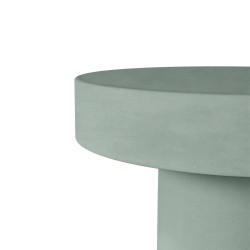 MESA AUXILIAR MIRKO DE CEMENTO GFRC CON ACABADO MATE PARA INTERIOR Y EXTERIOR