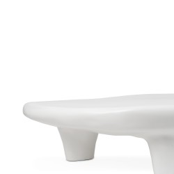 MESA DE CENTRO DE RESINA INARO PARA SALÓN DE ESTILO CONTEMPORÁNEO ORGÁNICO