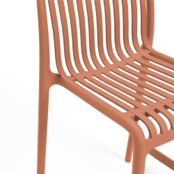 TABURETE BAJO DE POLIPROPILENO WALTER PARA COCINA ESTILO CONTEMPORÁNEO