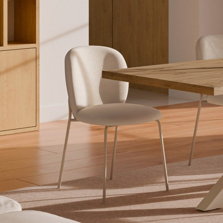 SILLA TAPIZADA ANTIMANCHAS CON ESTRUCTURA METÁLICA RIONA PARA COMEDOR ESTILO CONTEMPORÁNEO