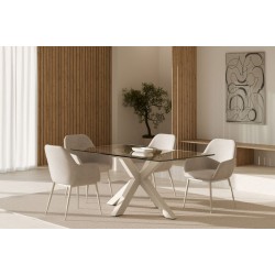 SILLA TAPIZADA EN POLIÉSTER Y NYLON CON PATAS BEIGE ISABELLA PARA COMEDOR ESTILO MINIMALISTA