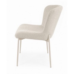 SILLA TAPIZADA EN POLIÉSTER ANTIMANCHAS CON PATAS BEIGE ZOEY PARA COMEDOR ESTILO MODERNO