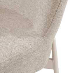 SILLA TAPIZADA EN POLIÉSTER ANTIMANCHAS CON PATAS BEIGE ZOEY PARA COMEDOR ESTILO MODERNO