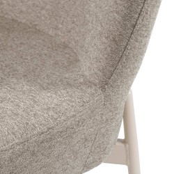 SILLA TAPIZADA EN POLIÉSTER ANTIMANCHAS CON PATAS BEIGE ZOEY PARA COMEDOR ESTILO MODERNO