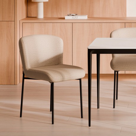 SILLA TAPIZADA EN POLIÉSTER ANTIMANCHAS ZOEY PARA COMEDOR ESTILO MODERNO