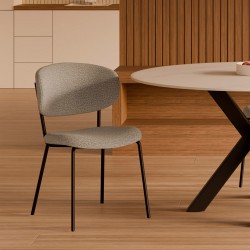 SILLA TAPIZADA EN POLIÉSTER ANTIMANCHAS VIGGA PARA COMEDOR DE ESTILO CONTEMPORÁNEO