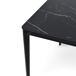 MESA DE COMEDOR PORCELÁNICA NEGRA ARYA PARA COMEDOR DE ESTILO MODERNO