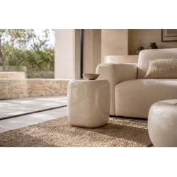 MESA AUXILIAR DE MDF CLAY EN COLOR BEIGE BRILLO PARA SALÓN DE ESTILO MODERNO