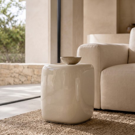 MESA AUXILIAR DE MDF CLAY EN COLOR BEIGE BRILLO PARA SALÓN DE ESTILO MODERNO